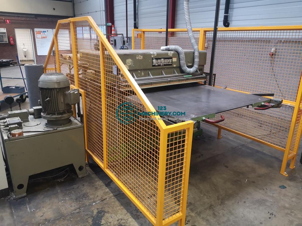 Показывать рекламу Высекальная машина